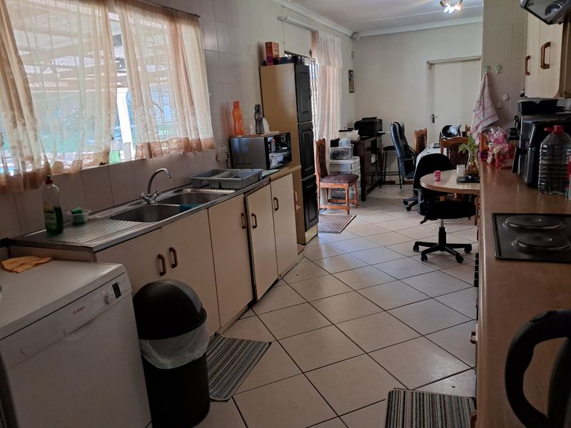 Modern Family Living in Sought-After Hayfields with Pool & Entertainment Area - Photo 6