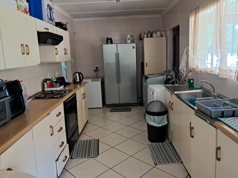 Modern Family Living in Sought-After Hayfields with Pool & Entertainment Area - Photo 7