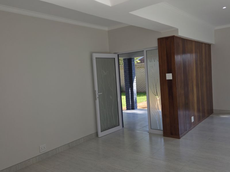 Modern 3-Bedroom Home Open-Plan Living in Baillie Park - Photo 2