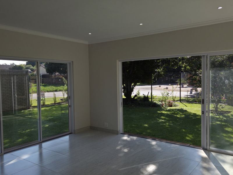 Modern 3-Bedroom Home Open-Plan Living in Baillie Park - Photo 5