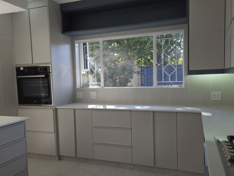 Modern 3-Bedroom Home Open-Plan Living in Baillie Park - Photo 8