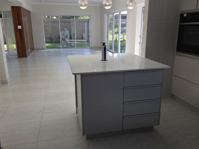 Modern 3-Bedroom Home Open-Plan Living in Baillie Park - Photo 7