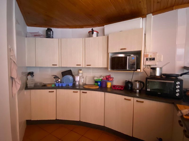 Secure Coastal Living – 3 Bedroom Home in Gated Estate - Photo 4