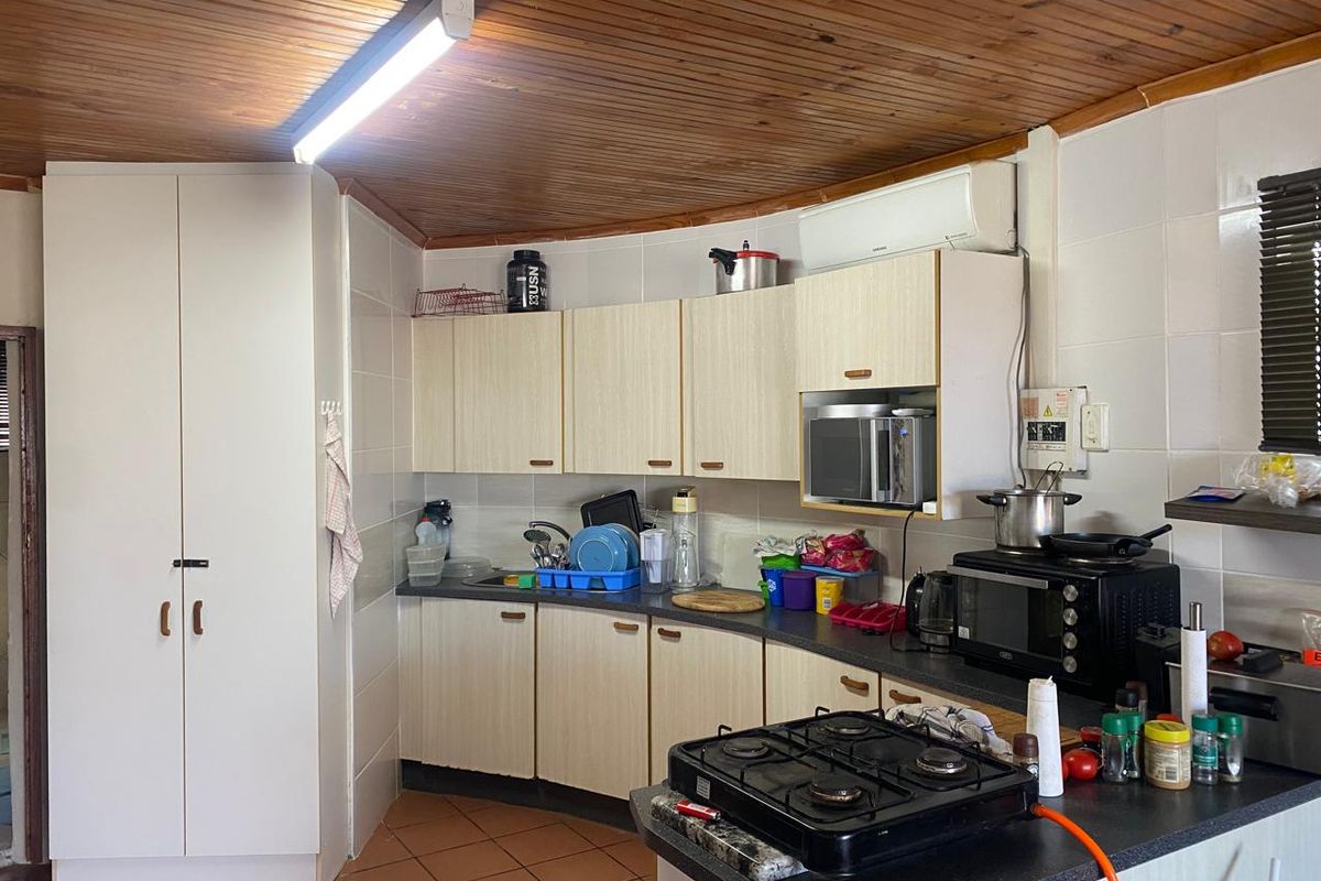 Secure Coastal Living – 3 Bedroom Home in Gated Estate - Photo 3