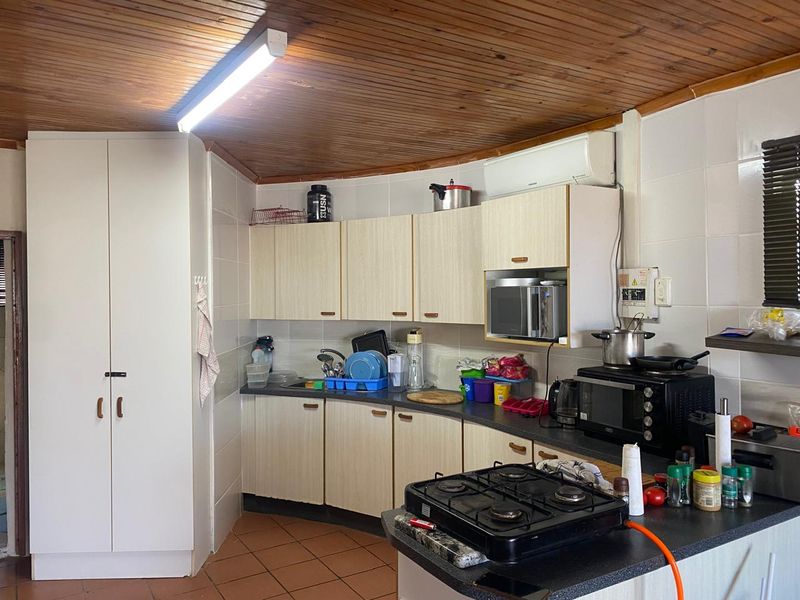 Secure Coastal Living – 3 Bedroom Home in Gated Estate - Photo 3