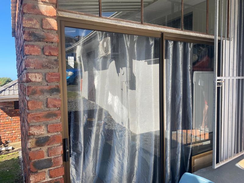 Secure Coastal Living – 3 Bedroom Home in Gated Estate - Photo 8