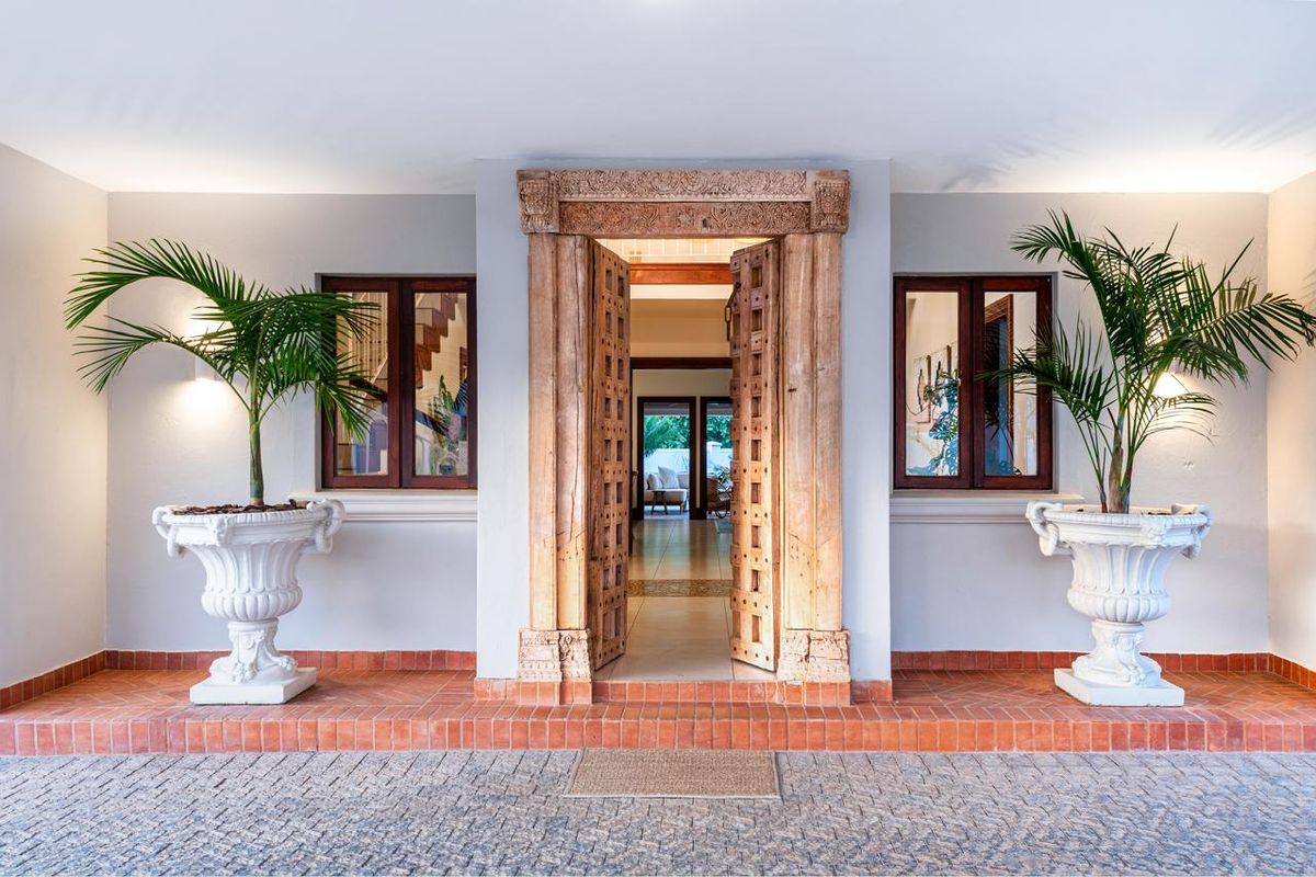 Luxury Mediterranean style home in Sable Hills for sale - Photo 3