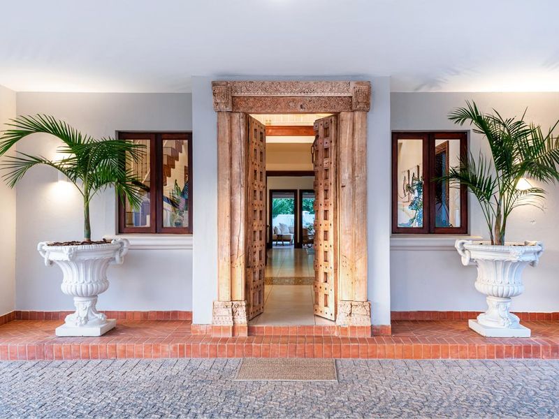 Luxury Mediterranean style home in Sable Hills for sale - Photo 3