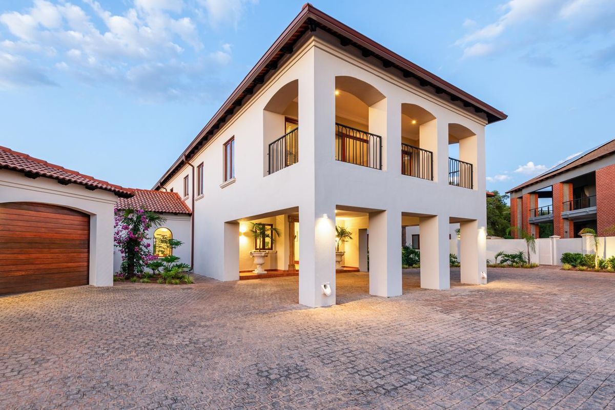 Luxury Mediterranean style home in Sable Hills for sale - Photo 2