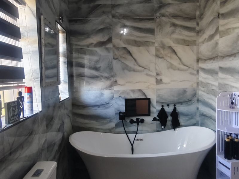 Big And Spacious - Photo 9