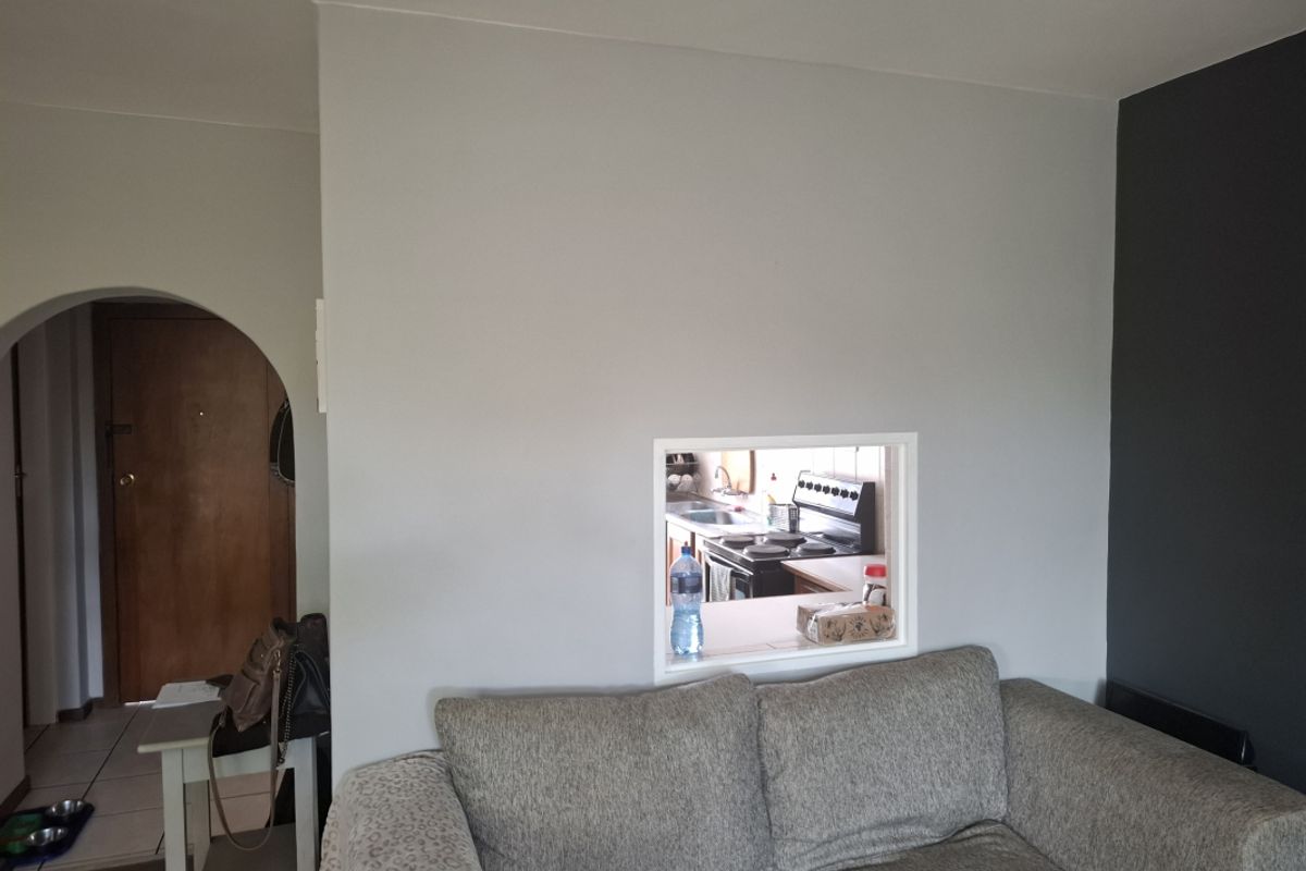 Spacious 2-Bedroom Townhouse in Tranquil Eastleigh - Photo 5