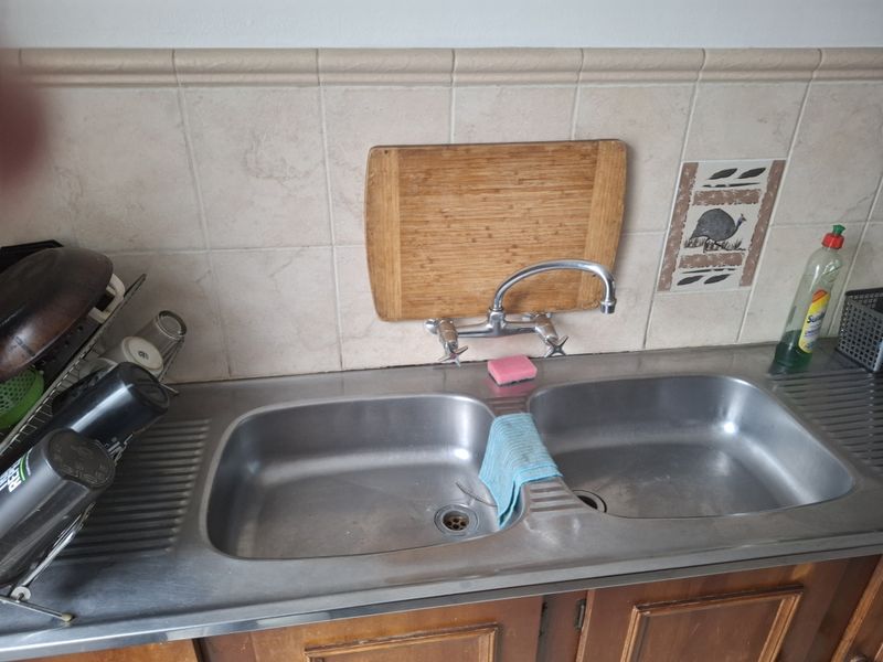 Spacious 2-Bedroom Townhouse in Tranquil Eastleigh - Photo 8