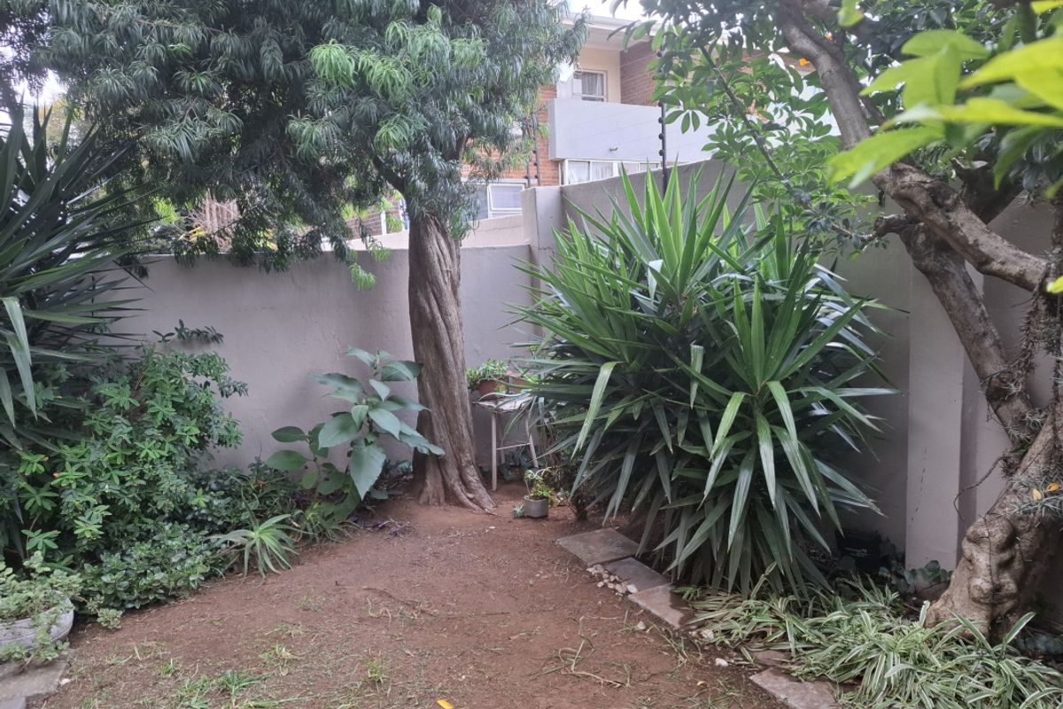 Spacious 2-Bedroom Townhouse in Tranquil Eastleigh - Photo 2