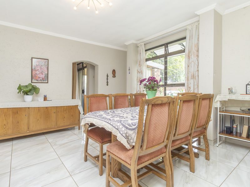 Super Spacious Family Home in Boutique Style Complex - Photo 10