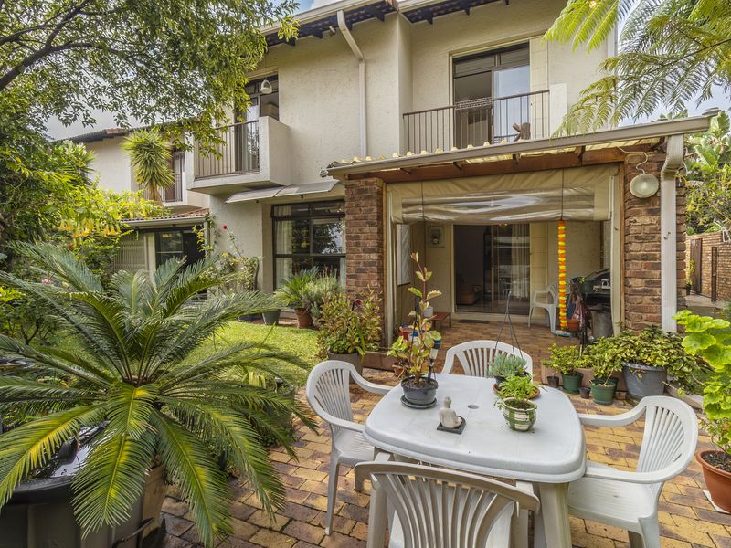 Super Spacious Family Home in Boutique Style Complex - Photo 3