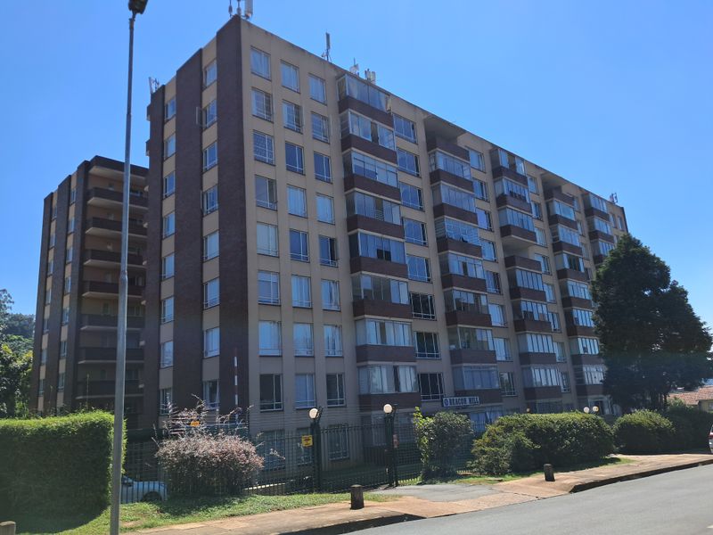 Spacious 3 Bedroom Apartment in Popular Beacon Hill, Clarendon - Photo 2