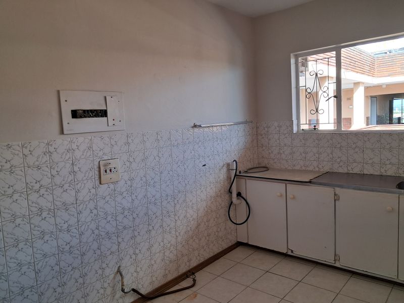 Spacious 3 Bedroom Apartment in Popular Beacon Hill, Clarendon - Photo 9