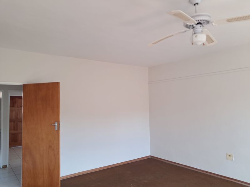 Spacious 3 Bedroom Apartment in Popular Beacon Hill, Clarendon - Photo 6