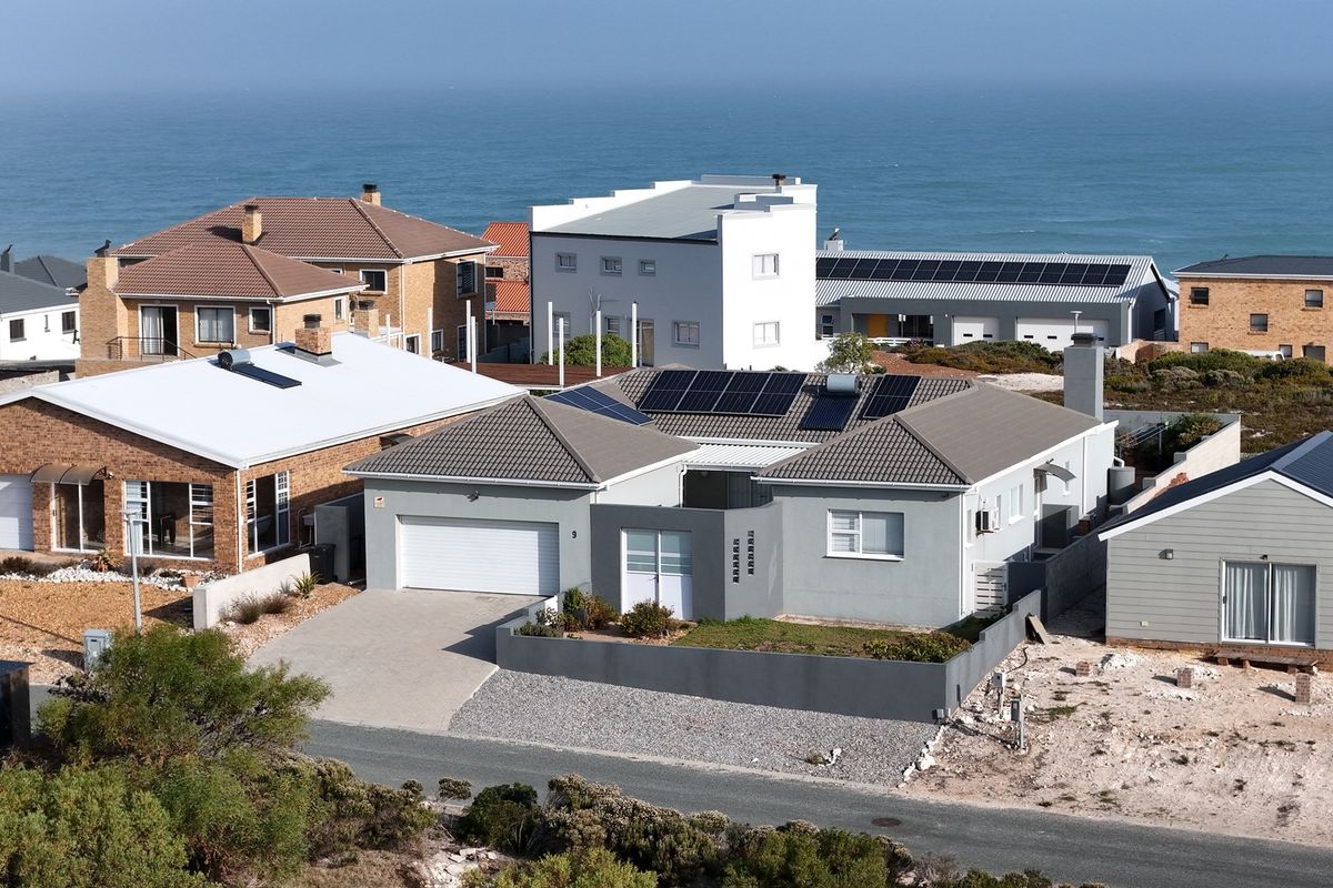 Beautiful Home in Oceanview Heights - Photo 2