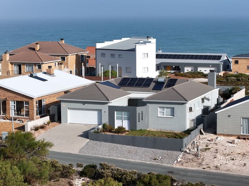 Beautiful Home in Oceanview Heights - Photo 2