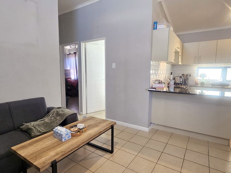 2 Bed Freehold unit in Secure Fourleaf Estate - Photo 3