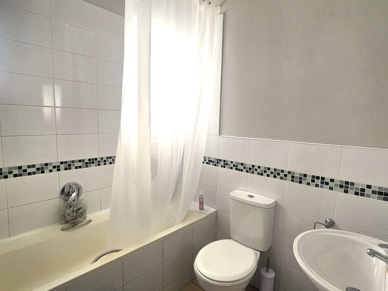 2 Bed Freehold unit in Secure Fourleaf Estate - Photo 10