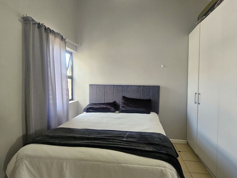 2 Bed Freehold unit in Secure Fourleaf Estate - Photo 8