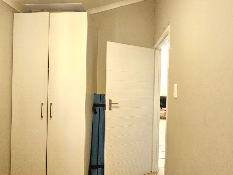 2 Bed Freehold unit in Secure Fourleaf Estate - Photo 9