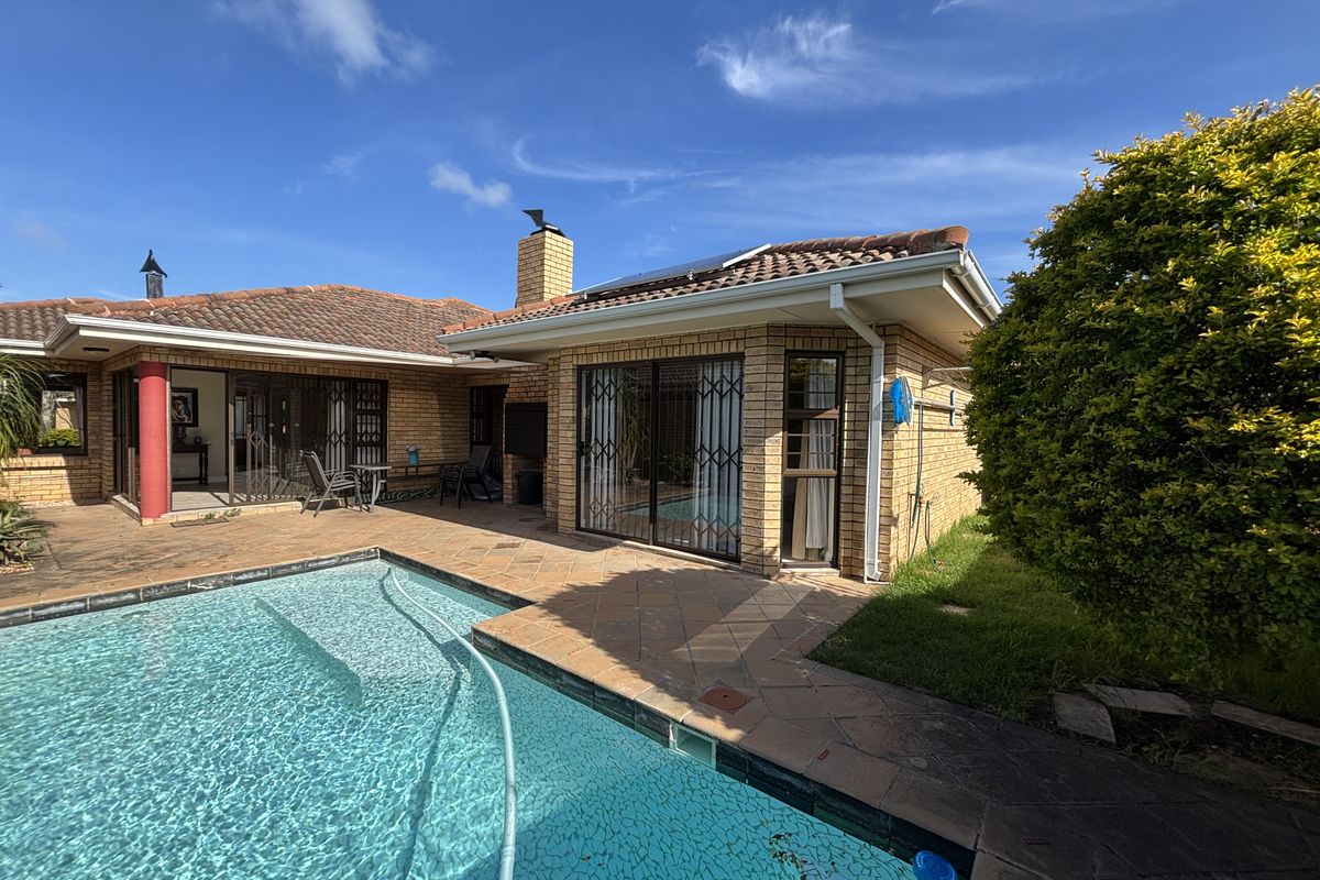 Furnished 3-Bedroom Townhouse in Summerstrand – Perfect for Corporate Rental - Photo 2