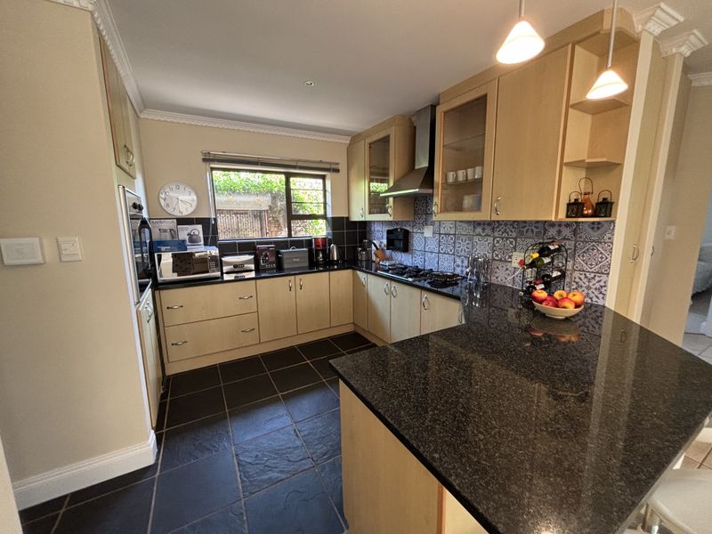 Furnished 3-Bedroom Townhouse in Summerstrand – Perfect for Corporate Rental - Photo 10