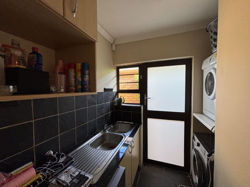 Furnished 3-Bedroom Townhouse in Summerstrand – Perfect for Corporate Rental - Photo 7