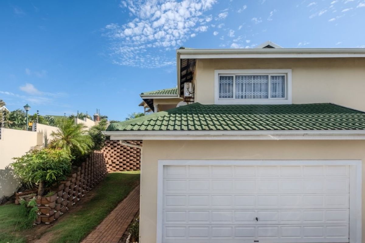 Stylish duplex living in sought-after Broadlands - Photo 2