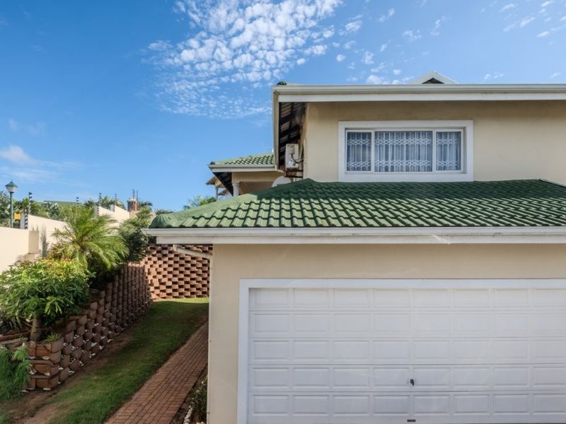 Stylish duplex living in sought-after Broadlands - Photo 2