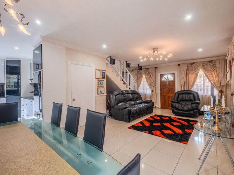 Stylish duplex living in sought-after Broadlands - Photo 6