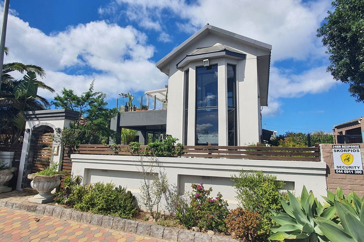 Character, Space & Views in Mossel Bay - Photo 4