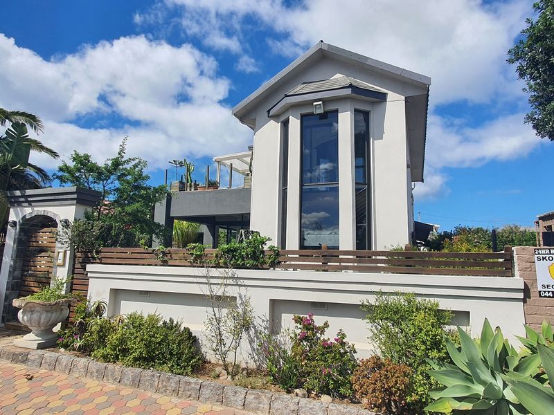 Character, Space & Views in Mossel Bay - Photo 4