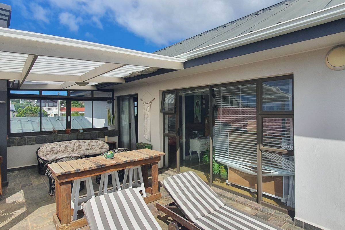Character, Space & Views in Mossel Bay - Photo 5