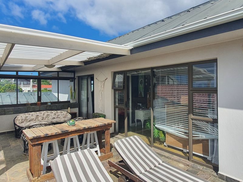 Character, Space & Views in Mossel Bay - Photo 5
