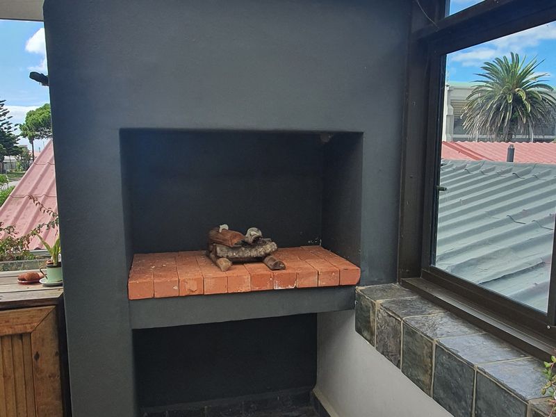 Character, Space & Views in Mossel Bay - Photo 7