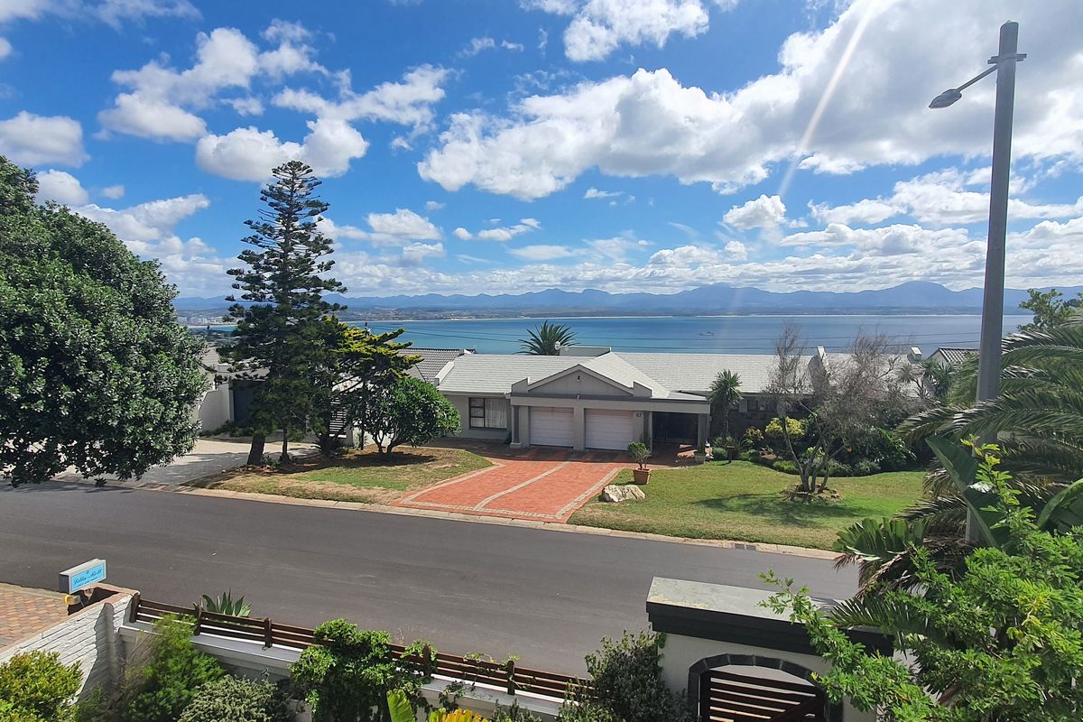 Character, Space & Views in Mossel Bay - Photo 3