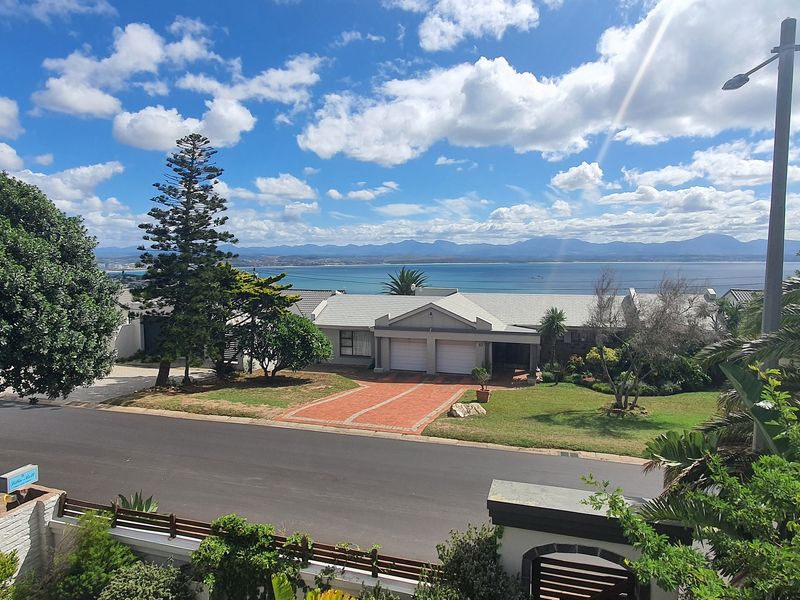 Character, Space & Views in Mossel Bay - Photo 3