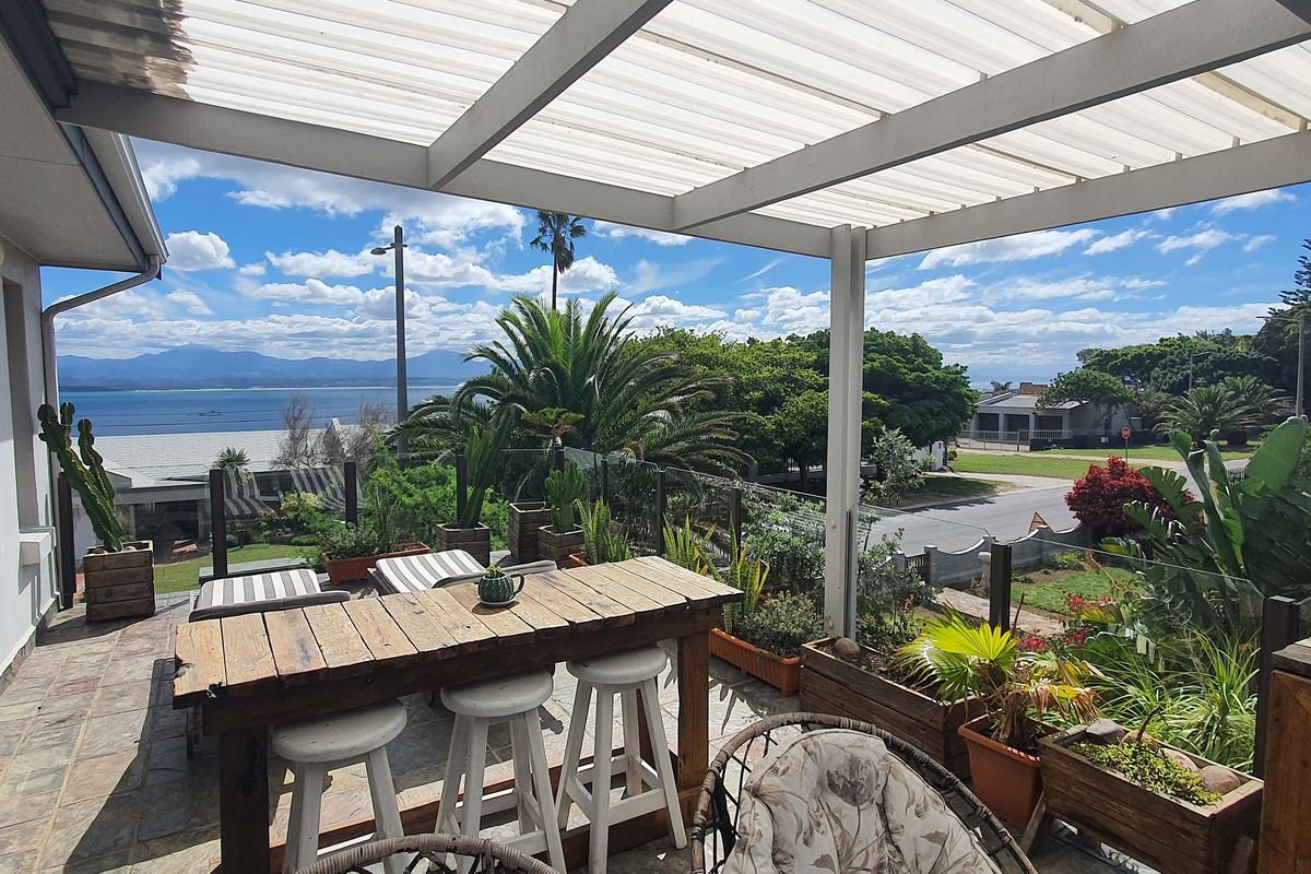 Character, Space & Views in Mossel Bay - Photo 2