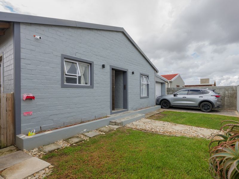 Stylish Family Home -Modern Entertainer’s Dream - Photo 5