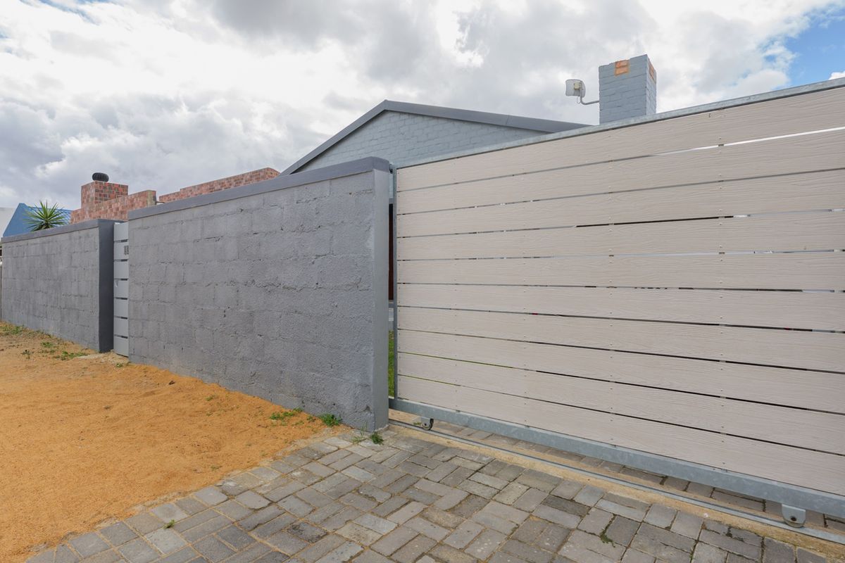 Stylish Family Home -Modern Entertainer’s Dream - Photo 3