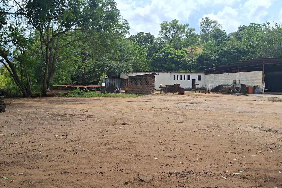 Charming 2 ha farm in Highlands White River —perfect property with lots of potential. - Photo 4