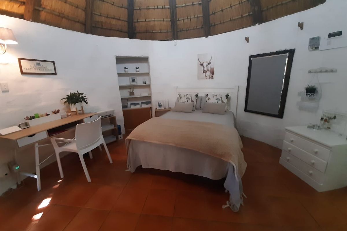 1 Bedroom Thatched Cottage in Winterskloof - Photo 5