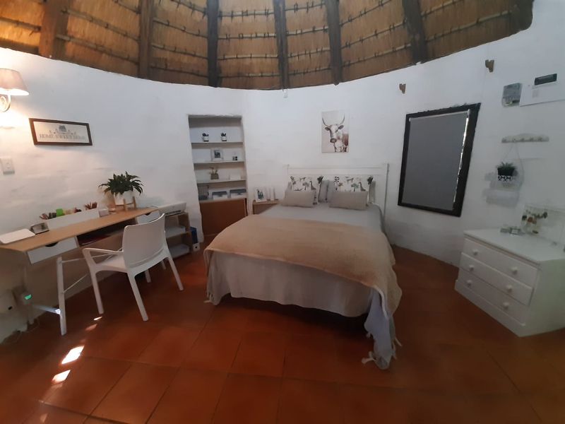 1 Bedroom Thatched Cottage in Winterskloof - Photo 5