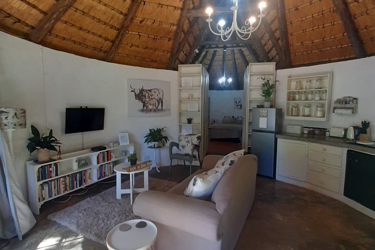 1 Bedroom Thatched Cottage in Winterskloof - Photo 4