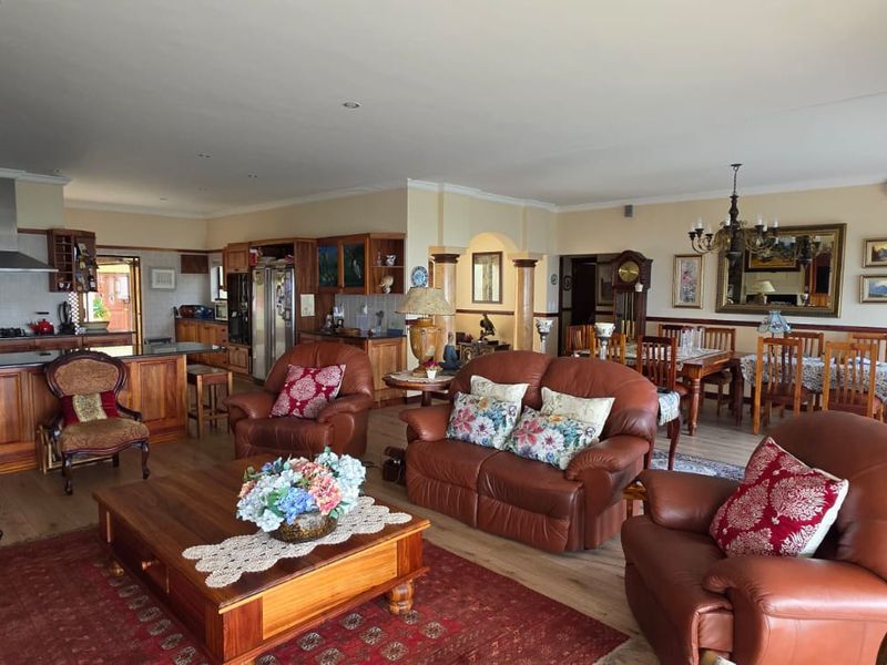 This well-located home offers comfort, tranquility, and scenic surroundings right from your bedroom - Photo 6