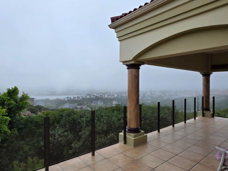 This well-located home offers comfort, tranquility, and scenic surroundings right from your bedroom - Photo 10